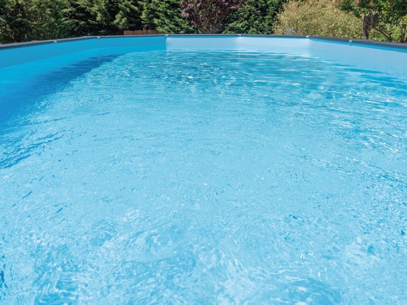 Liner-bleu-d'une-piscine-hors-sol