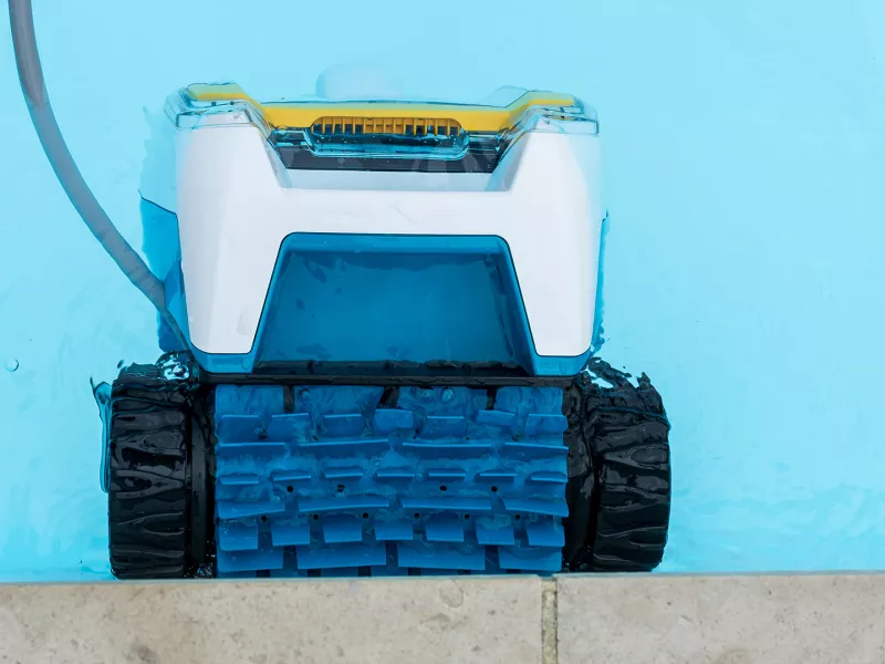 Nettoyage ligne d'eau robot de piscine