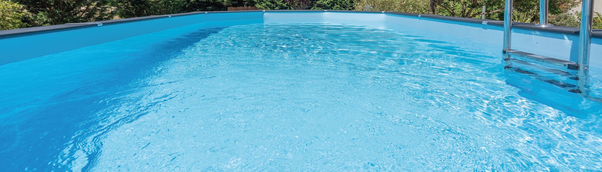 Liner-bleu-d'une-piscine-hors-sol