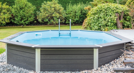 piscine composite semi-enterree