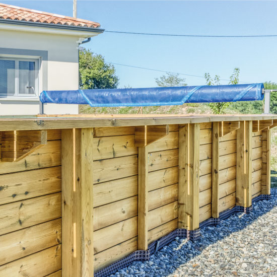 Structure d'une piscine en bois